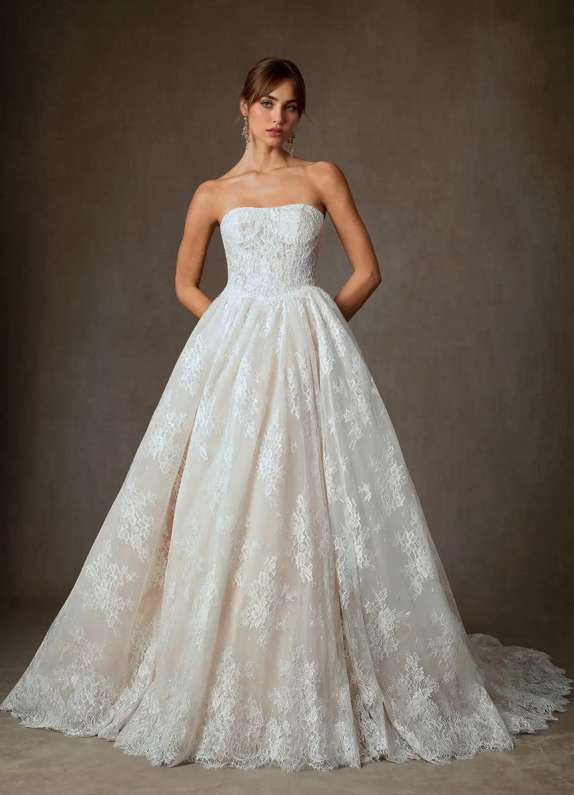 Vintage Classic Convertible Strapless Lace Ball Gown Wedding Dress with Off-the-Shoulder Option