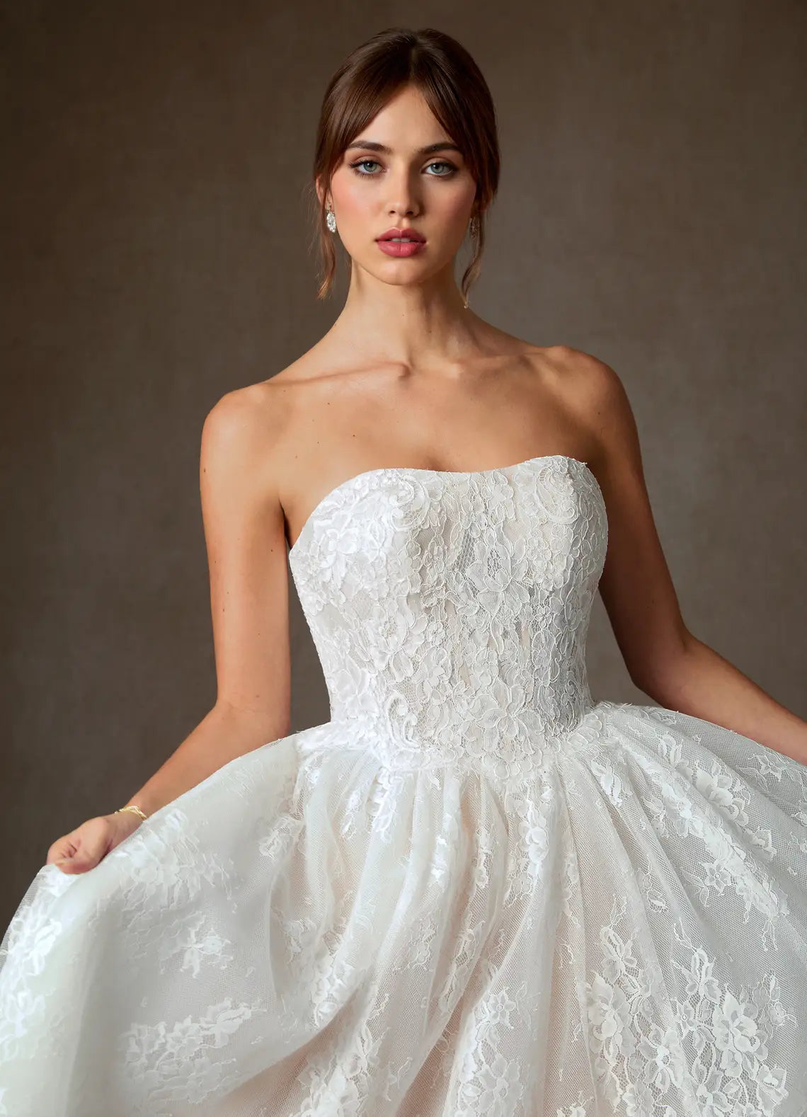 Vintage Classic Convertible Strapless Lace Ball Gown Wedding Dress with Off-the-Shoulder Option