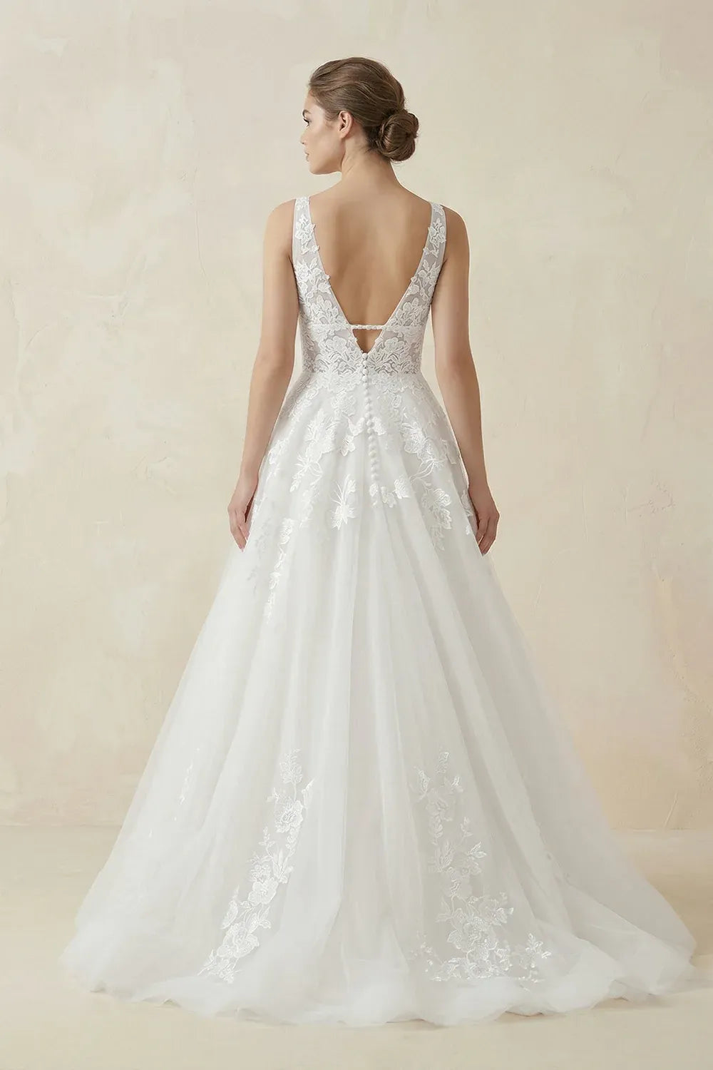 Vintage Romantic V-Neck Sleeveless Floral Lace A-Line Wedding Dress with Keyhole Back