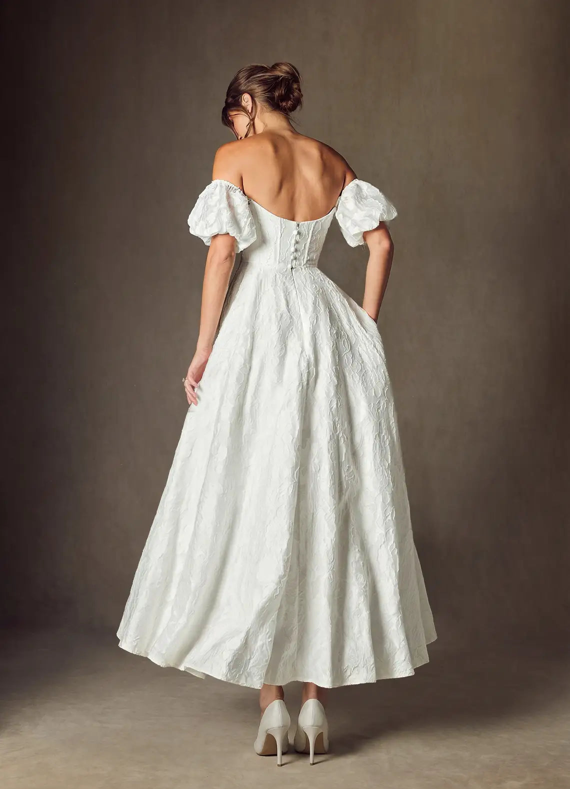 Voluminous midi-length A-line skirt Convertible Off-the-Shoulder Jacquard Midi Wedding Dress