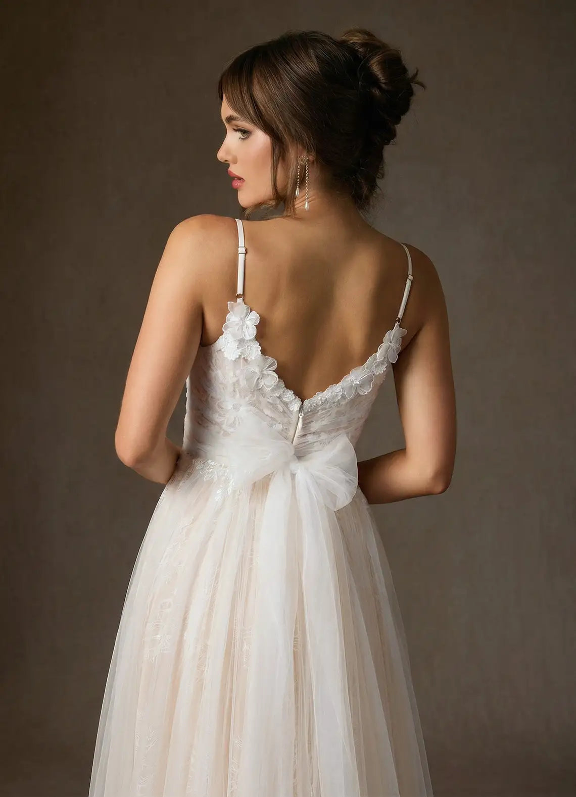 Voluminous midi-length tulle skirt Spaghetti Strap Floral Lace Tulle Midi Wedding Dress with Bow Back