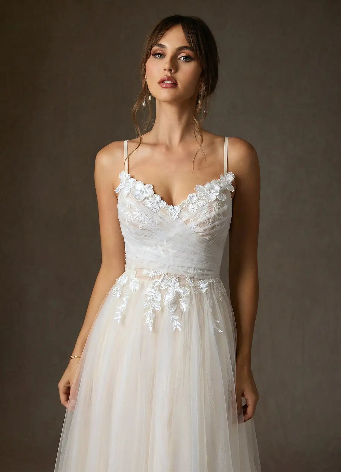 Voluminous midi-length tulle skirt Spaghetti Strap Floral Lace Tulle Midi Wedding Dress with Bow Back