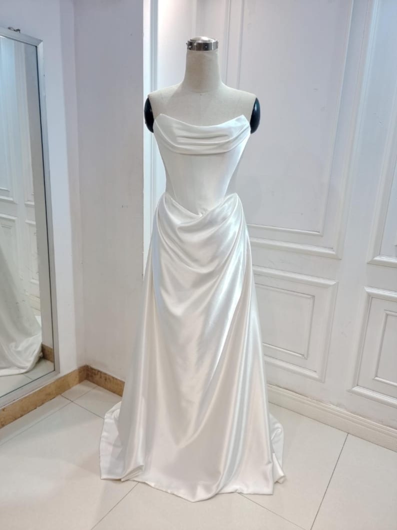 Luxurious white satin wedding dress Custom wedding dress Elegant wedding dress for bride Custom bridal wear
