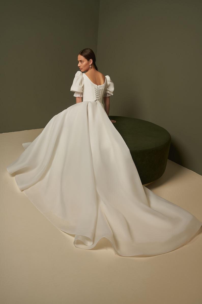 Minimalist Organza Luxury Wedding Dress Puff Sleeve Bridal Gown Custom Bridal Dress Fairy Maxi Wedding Dress