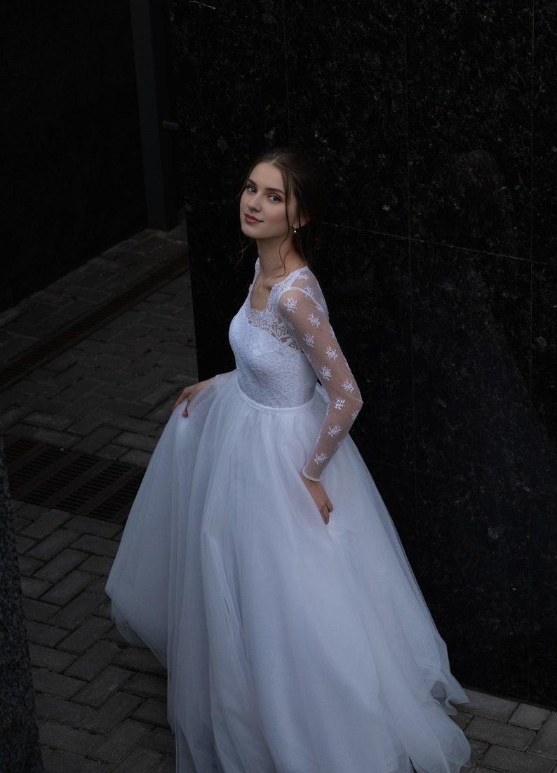 Elegance Classic Lace Wedding Dress Unique Closed Back Long Sleeve Square Neck  Romantic Tulle Skirt Princess Queen