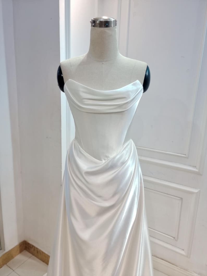 Luxurious white satin wedding dress Custom wedding dress Elegant wedding dress for bride Custom bridal wear