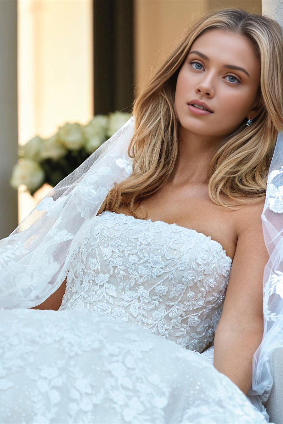 Princess Sleeveless Appliques Bridal Dresses Lace Appliques