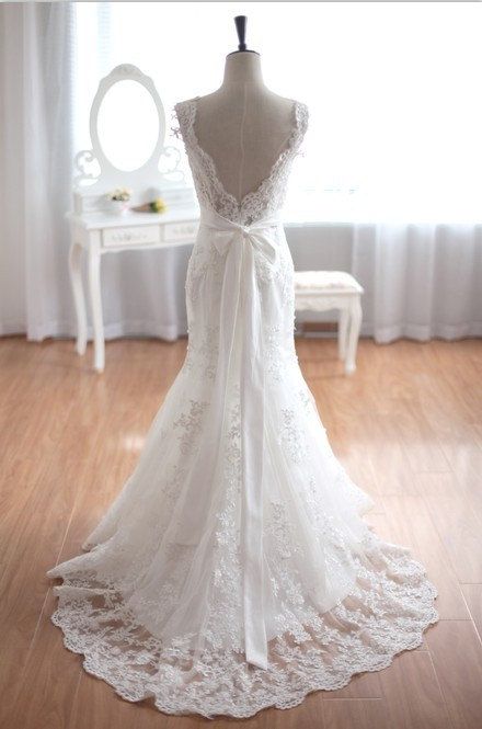 V-Neck Mermaid Lace Bridal Gown Bowknot Open Back Sweep Train Wedding Dress