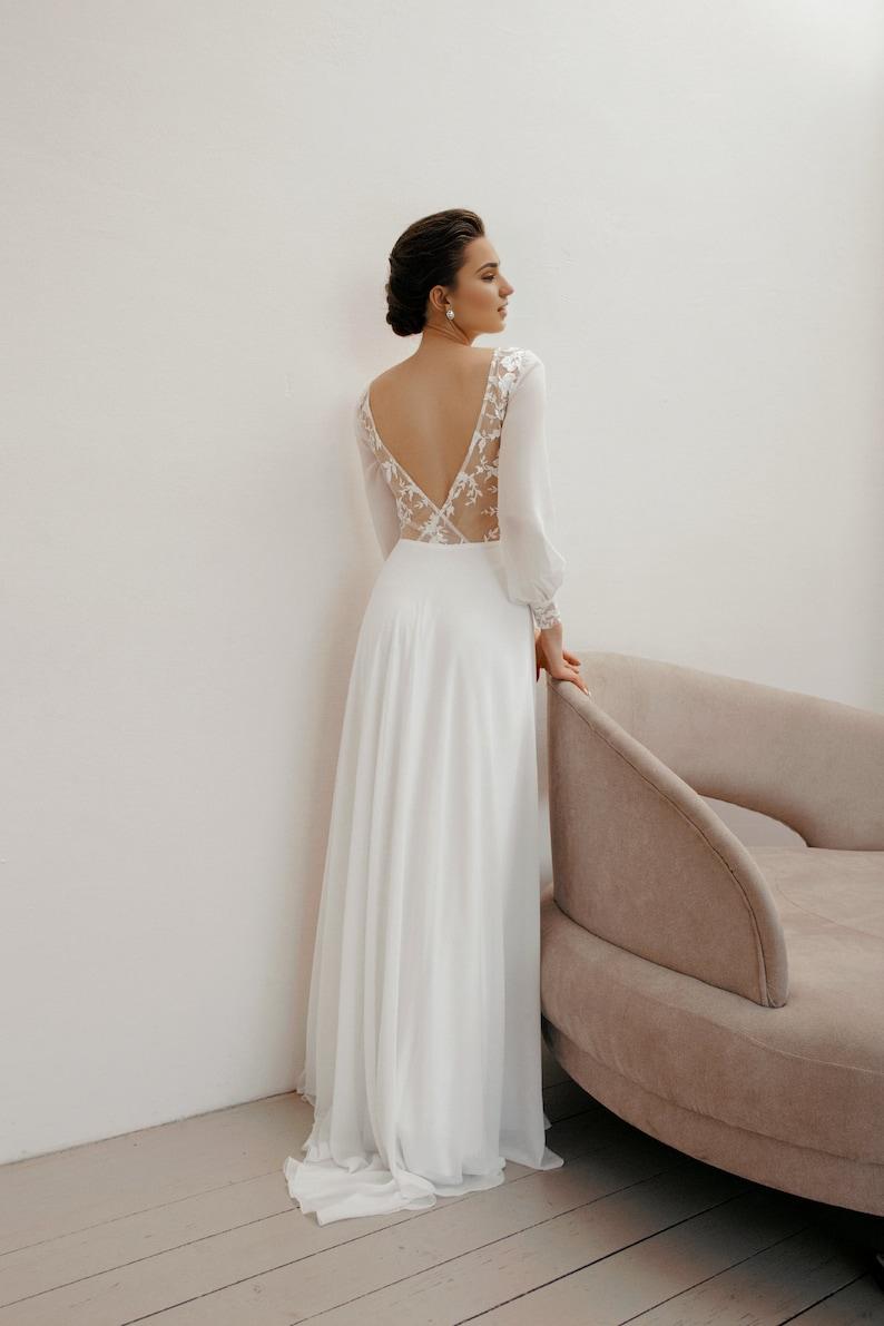 Exquisite and beautiful white long sleeved wedding dress