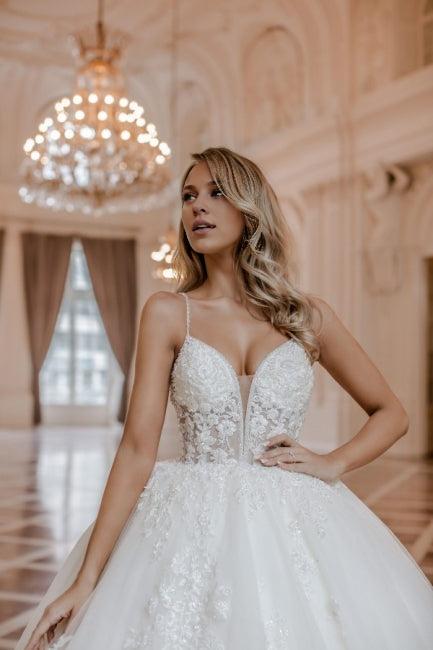 Thin Strap Sleeveless Ball Dress Lace Wedding Dress