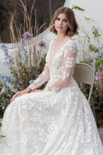 A-line V-neck lace long sleeved wedding dress
