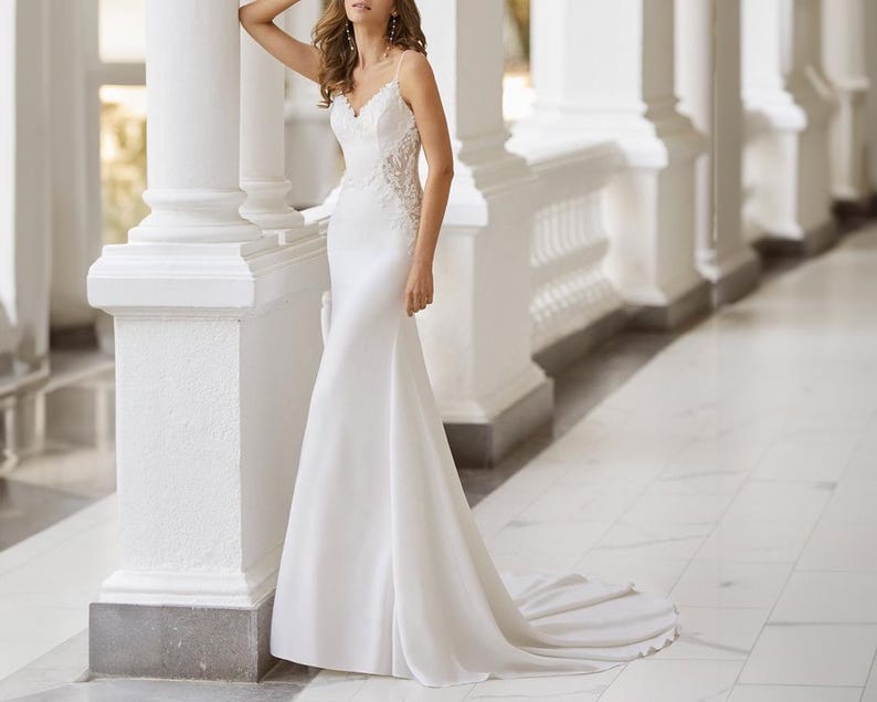 Simple Low Back Wedding dress for Bride Lace Wedding dress Backless Mermaid Bridal Gown Romantic Satin dress Custom V neck dress for Wedding