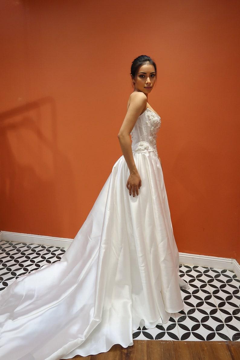 Renaissance Style Waist Wedding Dress Silk A-Line Bridal Gown with Scoop Neck