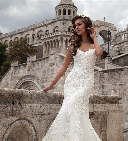 Sheath Sheer Top Wedding Dresses Lace Court Train Bridal Gowns with Buttons