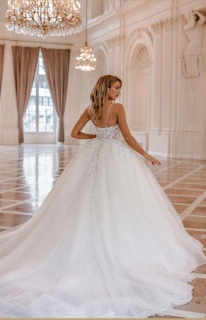 Thin Strap Sleeveless Ball Dress Lace Wedding Dress