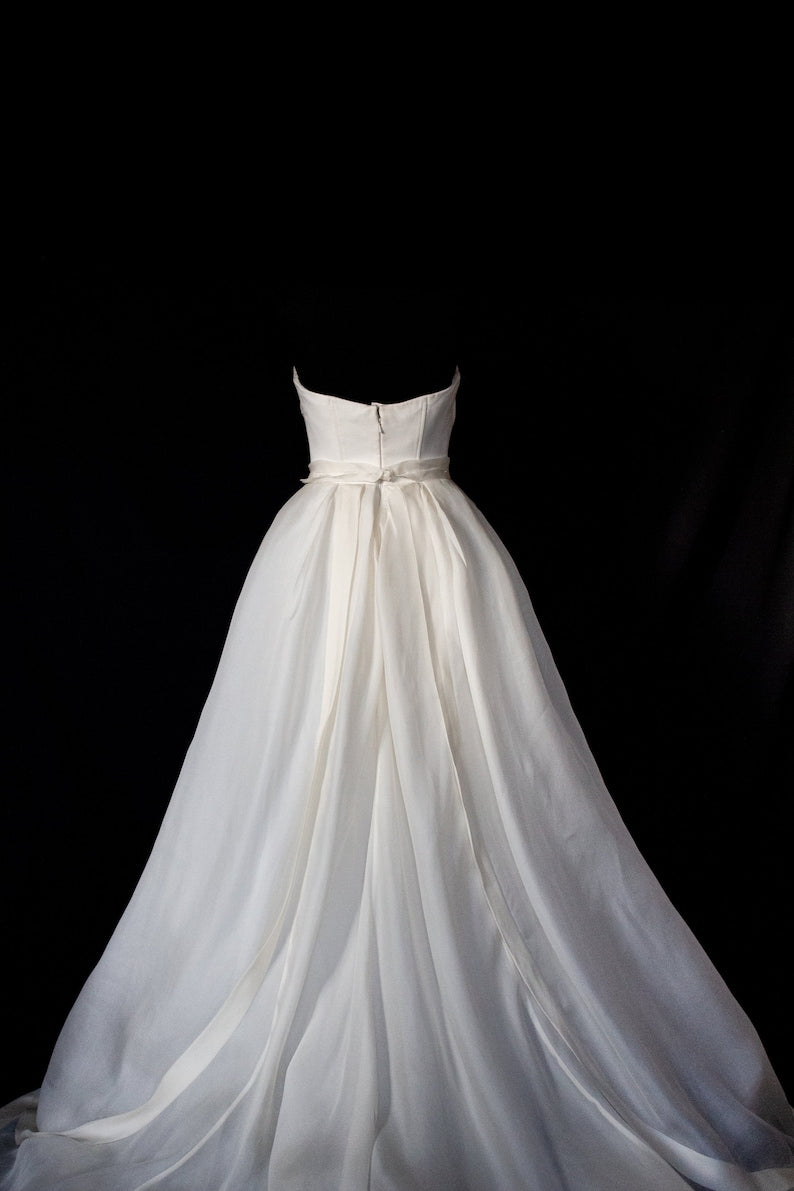 A cream white cloud Vintage Princess model silk gauze wedding dress A-line wedding dress