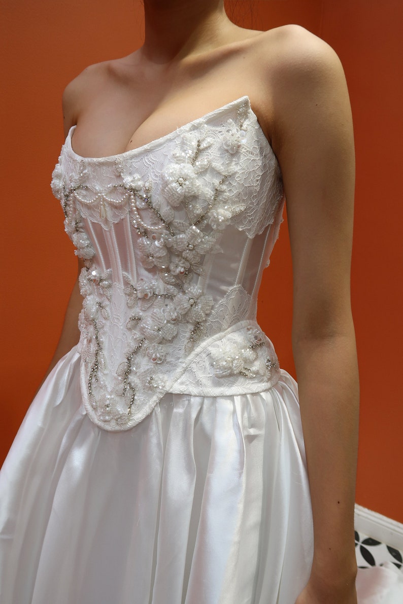 Renaissance Style Waist Wedding Dress Silk A-Line Bridal Gown with Scoop Neck