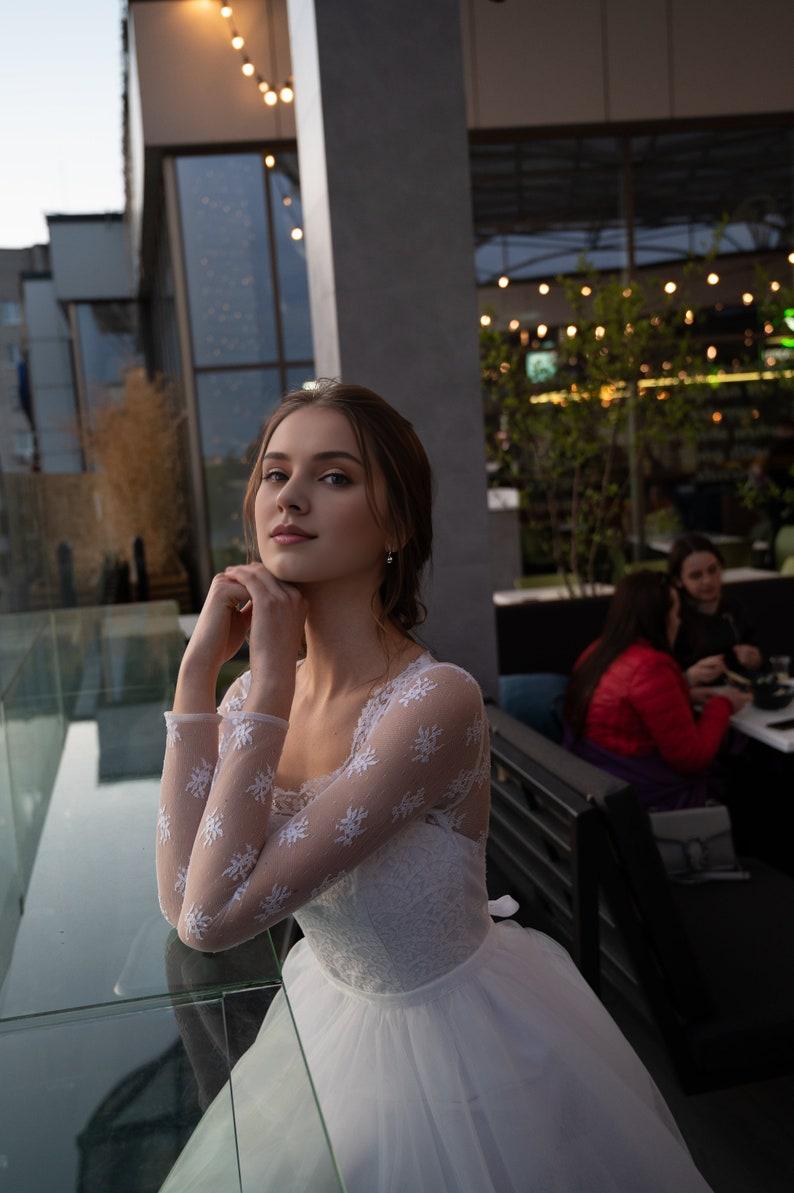 Elegance Classic Lace Wedding Dress Unique Closed Back Long Sleeve Square Neck  Romantic Tulle Skirt Princess Queen