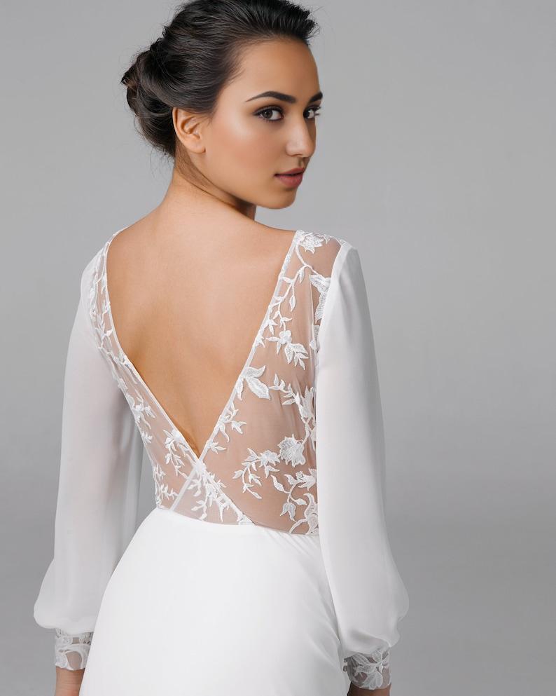 Exquisite and beautiful white long sleeved wedding dress