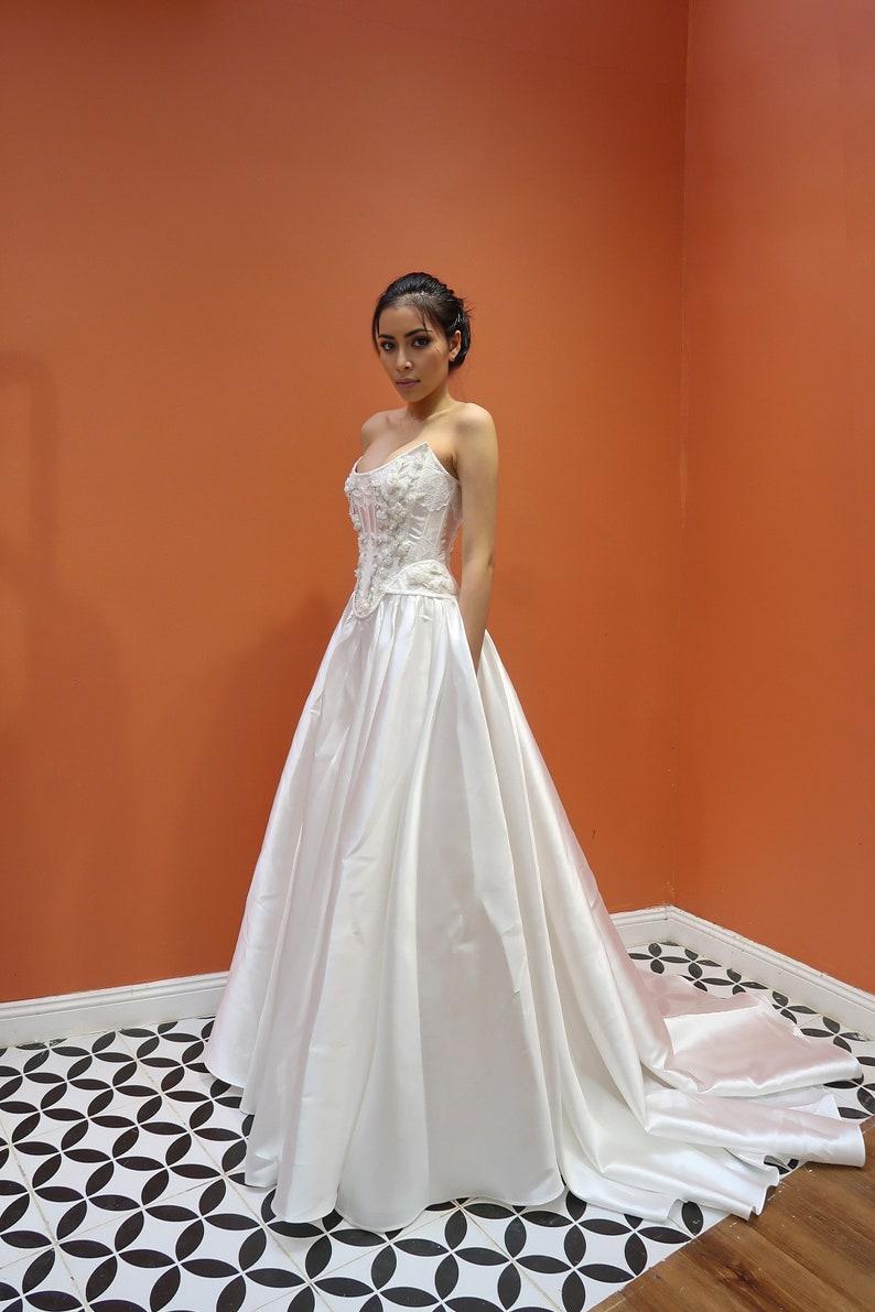 Renaissance Style Waist Wedding Dress Silk A-Line Bridal Gown with Scoop Neck