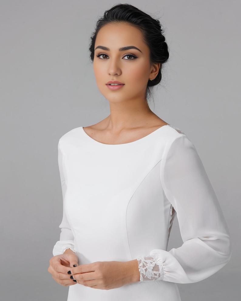 Exquisite and beautiful white long sleeved wedding dress