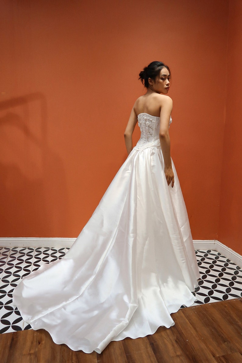 Renaissance Style Waist Wedding Dress Silk A-Line Bridal Gown with Scoop Neck