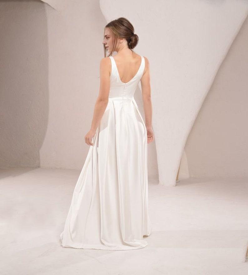 Simple Wedding Dress Pleated Skirt Wedding Gown V Neck Open Back Bridal Gown