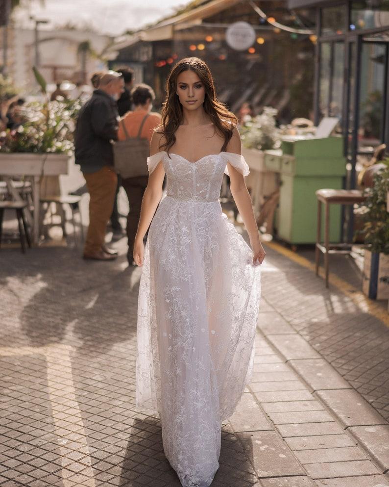 Floral Lace Wedding Gown White Wedding Dress Romantic Lace Bridal Dress Sweetheart Dress Off-the-shoulder wedding dress