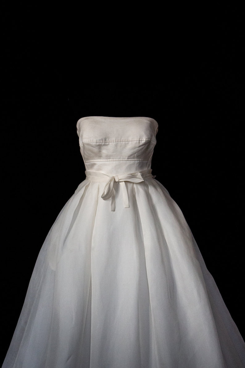 A cream white cloud Vintage Princess model silk gauze wedding dress A-line wedding dress