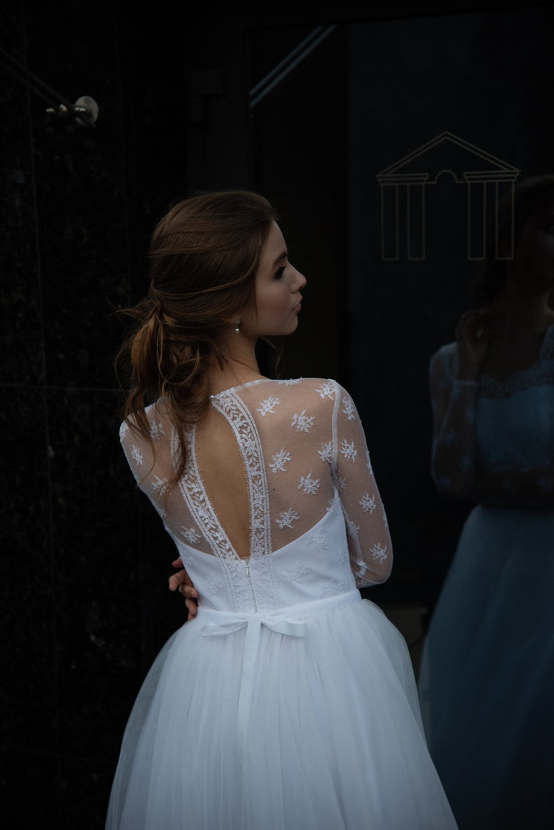 Elegance Classic Lace Wedding Dress Unique Closed Back Long Sleeve Square Neck  Romantic Tulle Skirt Princess Queen