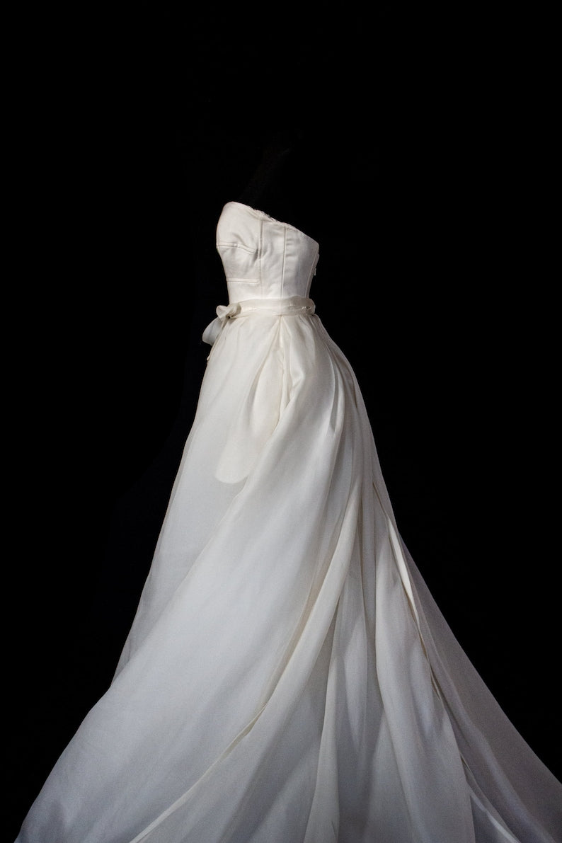 A cream white cloud Vintage Princess model silk gauze wedding dress A-line wedding dress