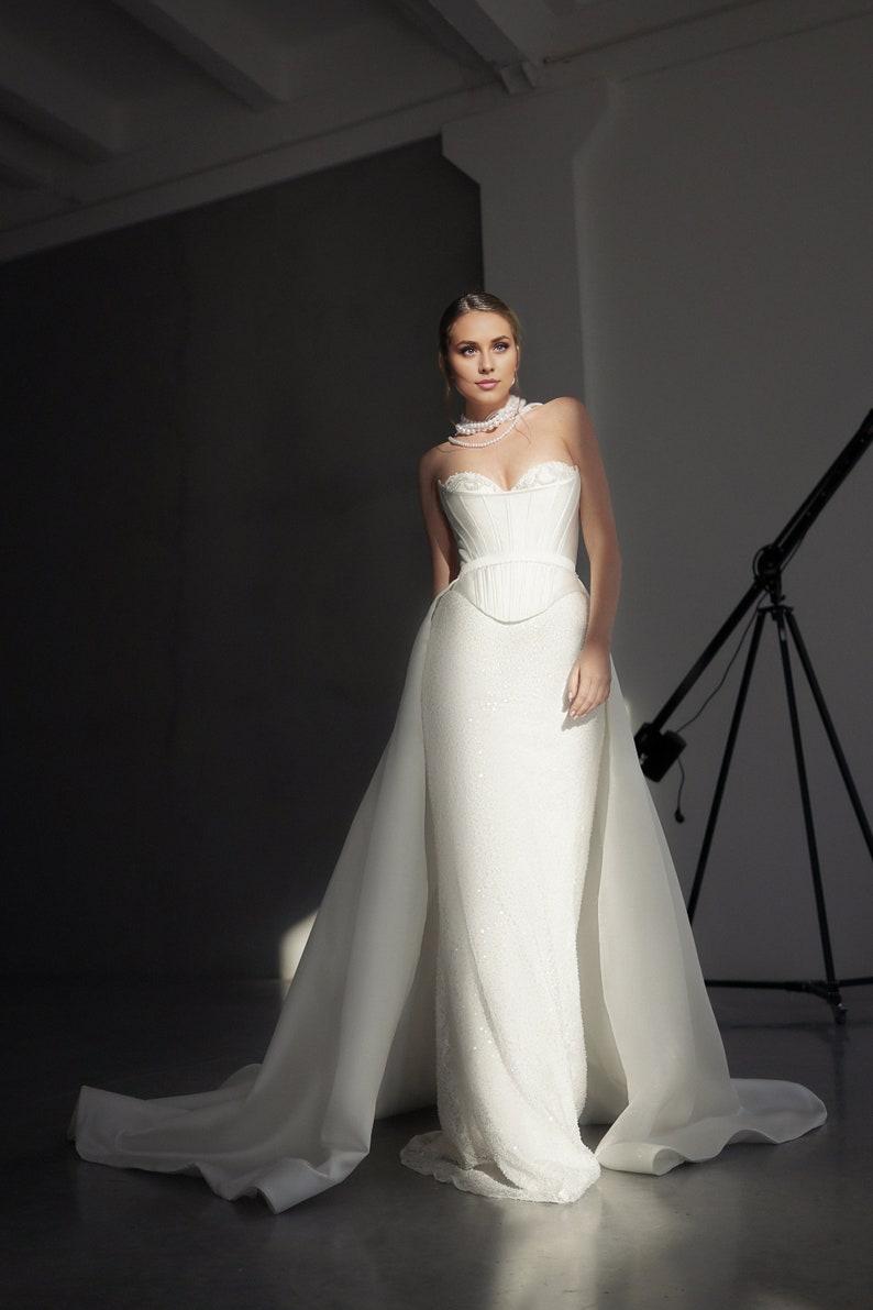 Wedding dress Basque Waist V Corset Wedding Dress Pearl  Wedding Dress Sparkly Wedding Dress
