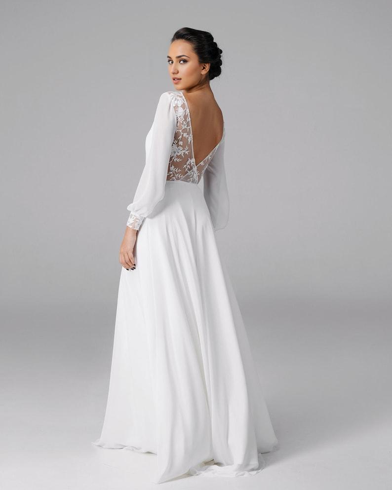 Exquisite and beautiful white long sleeved wedding dress