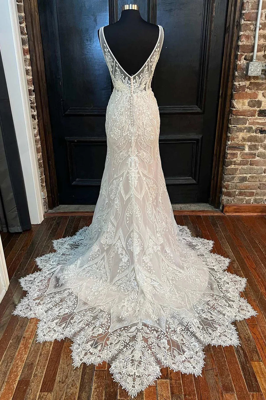 Lace V-Neck Backless Mermaid Long Wedding Dress