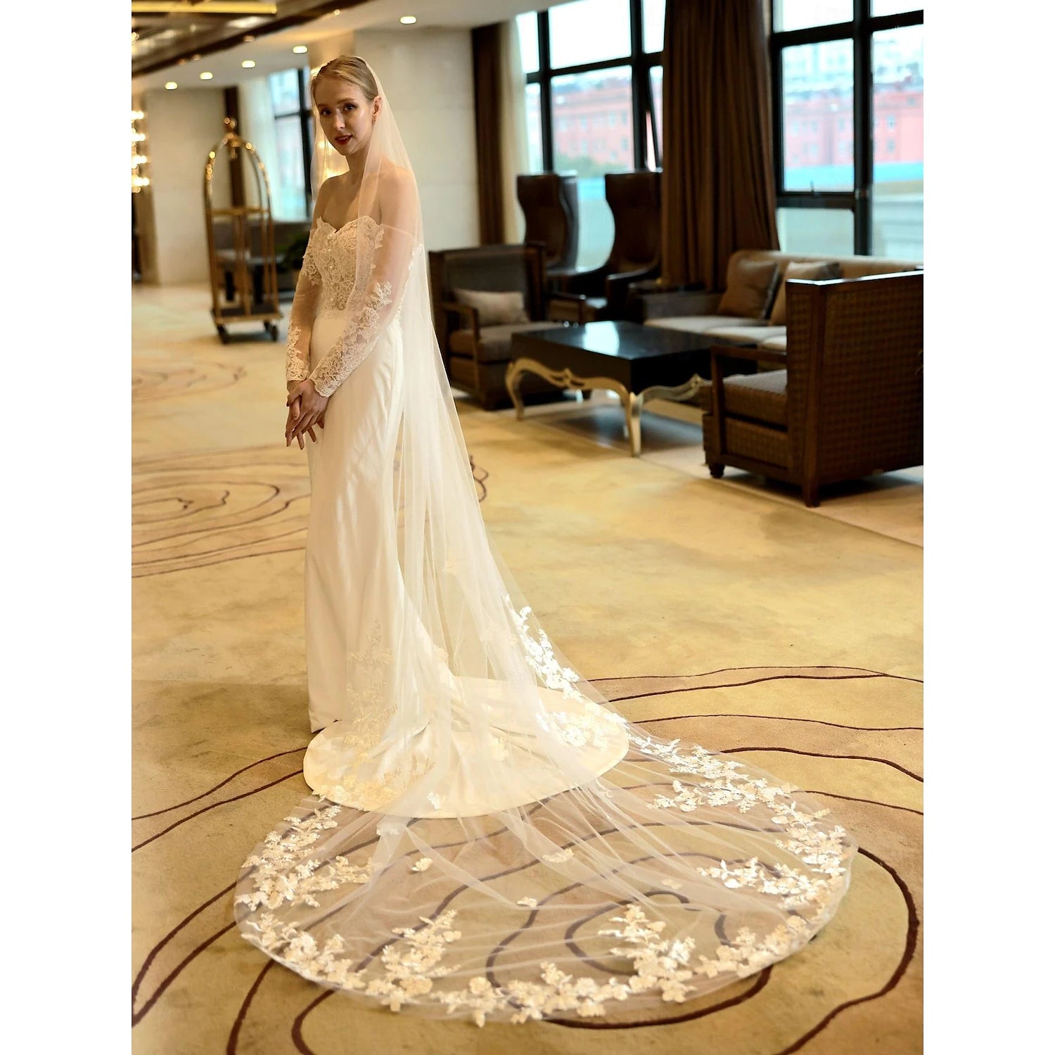 One-tier Stylish Wedding Veil Chapel Veils / Cathedral Veils with Embroidery