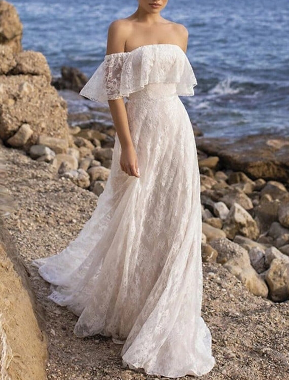 Beach Boho Wedding Dresses A-Line Off Shoulder Short Sleeve Sweep / Brush Train Lace Bridal Gowns With Appliques Solid Color