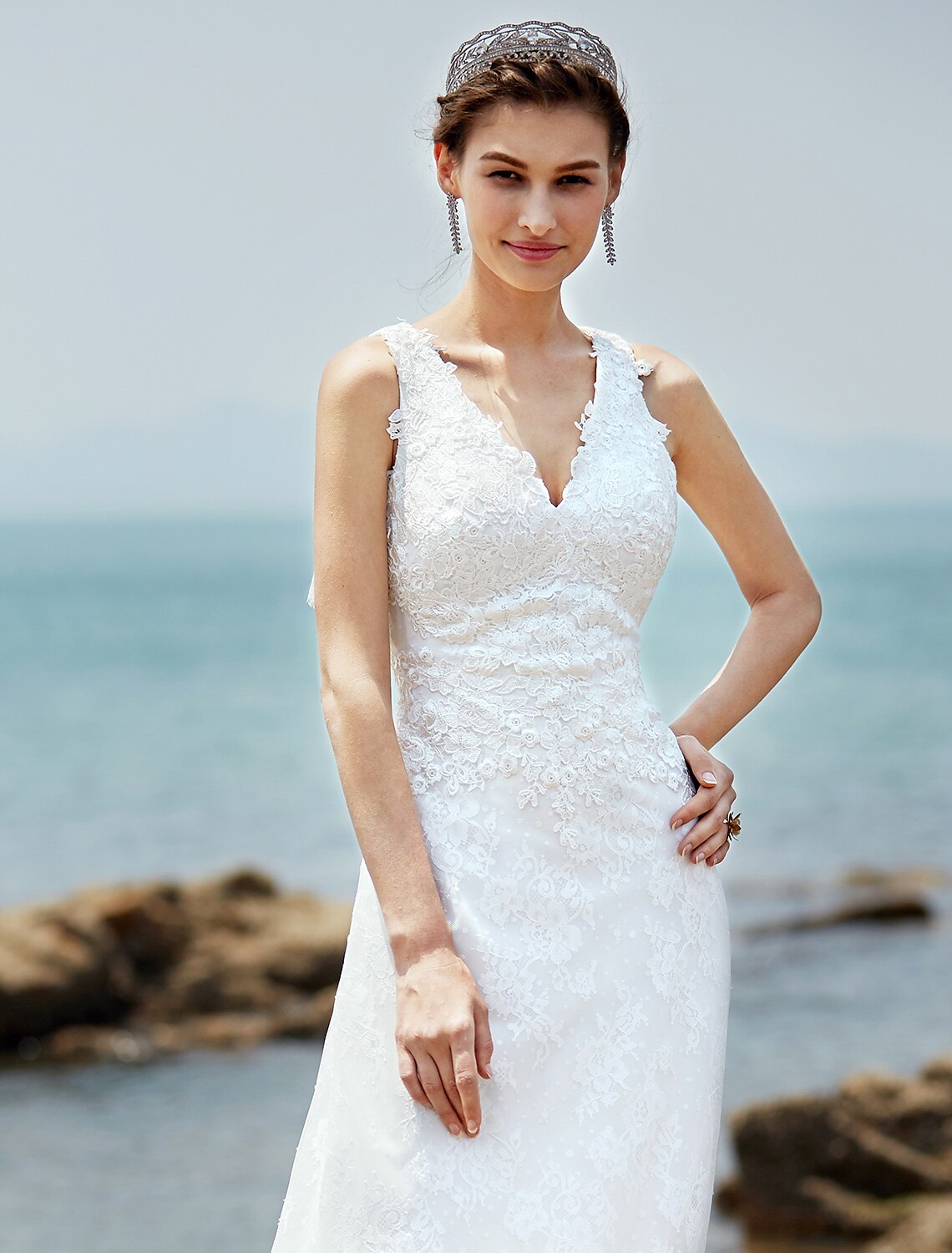 Wedding Dresses Sheath / Column V Neck Sleeveless Court Train Lace Bridal Gowns With Appliques Button
