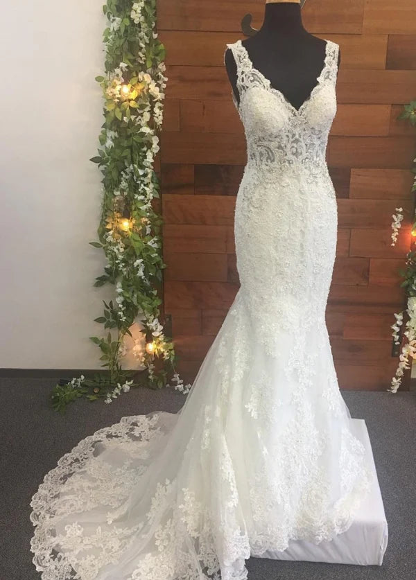 Lace Appliques V-Neck Sleeveless Mermaid Wedding Dresses