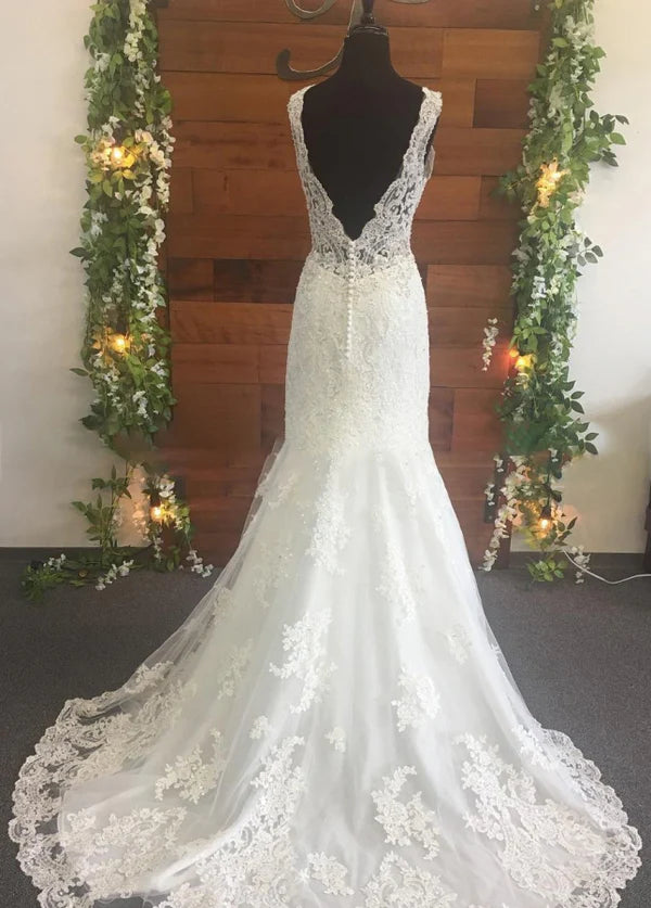 Lace Appliques V-Neck Sleeveless Mermaid Wedding Dresses