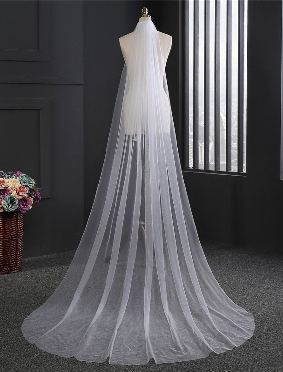 One-tier Cut Edge Wedding Veil Chapel Veils with Flower Comb Tulle / Angel cut / Waterfall
