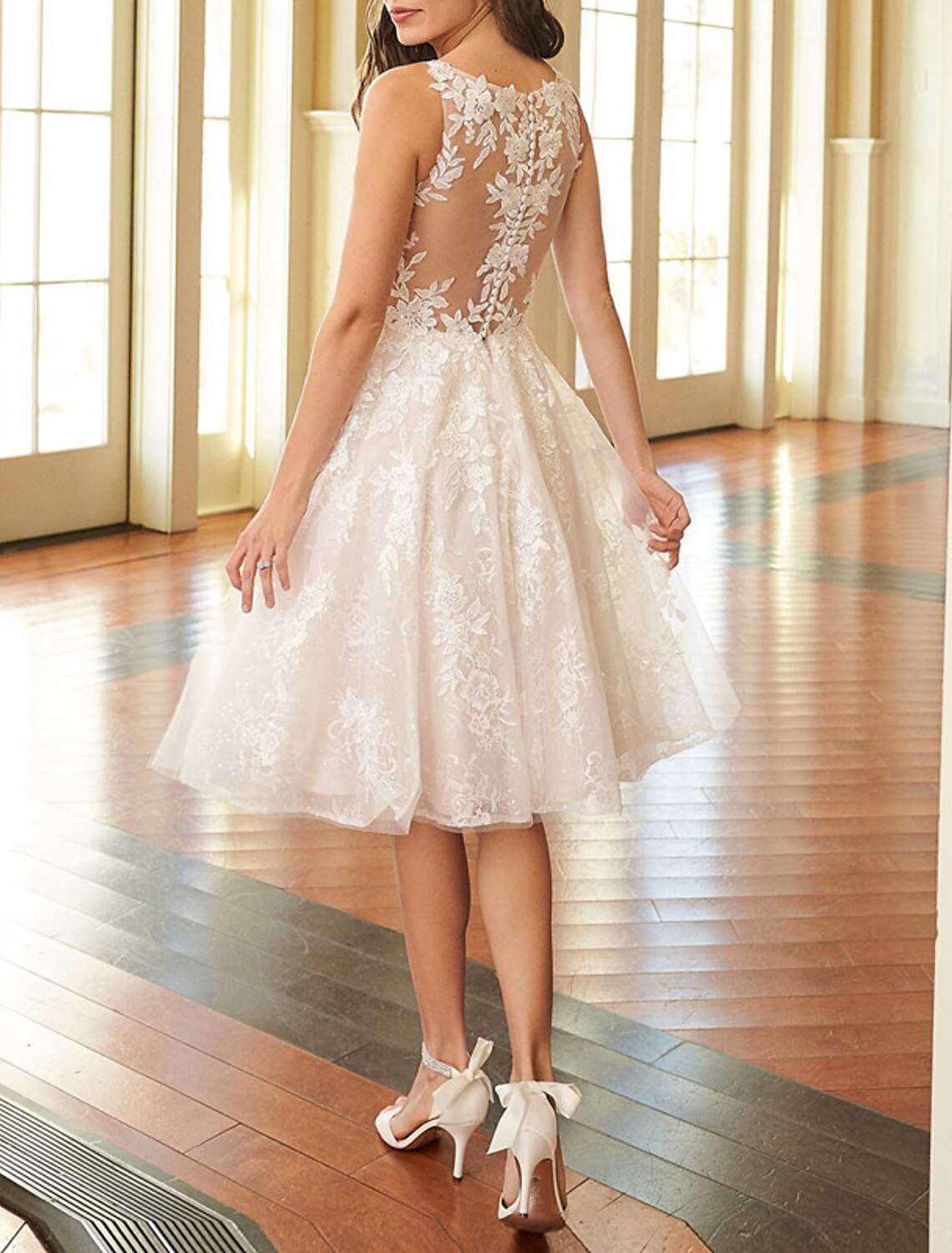 Bridal Shower Open Back Little White Dresses Wedding Dresses A-Line Sweetheart Camisole Spaghetti Strap Knee Length Lace Bridal Gowns With Appliques Solid Color