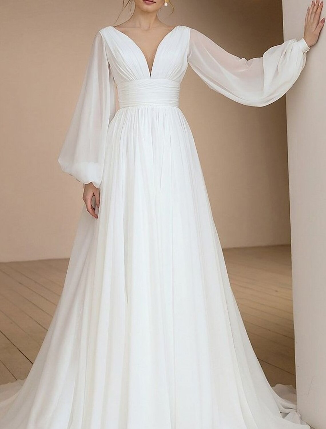 Beach Vintage 1940s / 1950s Wedding Dresses A-Line V Neck Long Sleeve Court Train Chiffon Bridal Gowns With Pleats Solid Color