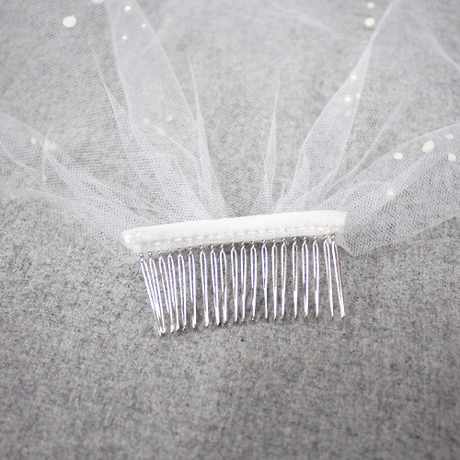 One-tier Cut Edge Wedding Veil Blusher Veils / Veils for Short Hair / Birdcage Veils with Pearl Tulle