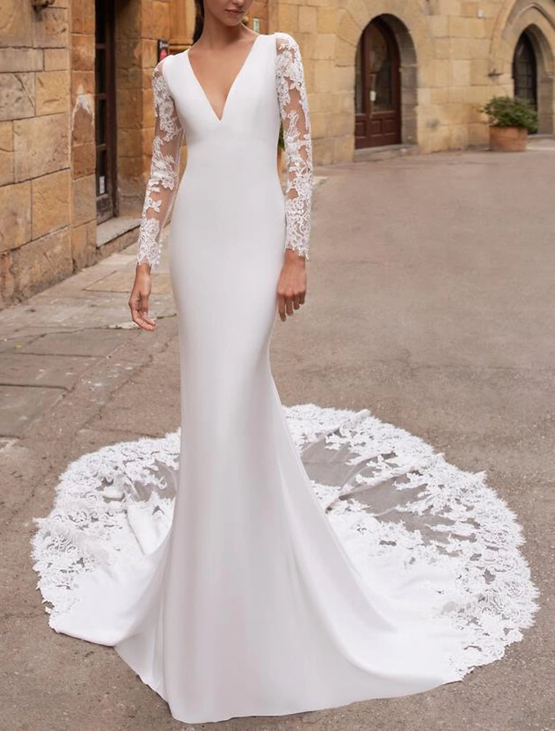 Reception Open Back Formal Wedding Dresses Mermaid / Trumpet V Neck Long Sleeve Chapel Train Lace Bridal Gowns With Appliques