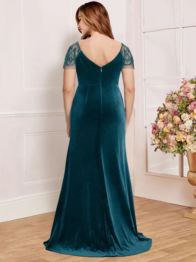 Plus Size Curve Mother of the Bride Dress Formal Vintage Elegant V Neck Sweep / Brush Train Lace Velvet Short Sleeve with Sequin Ruffles Split Front