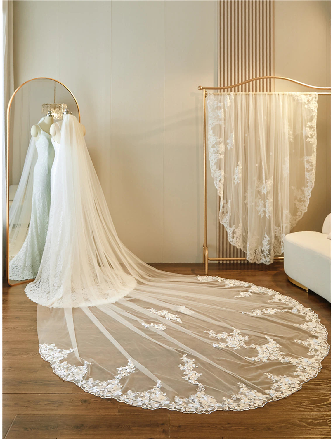 One-tier Lace Applique Edge / Lace Wedding Veil Cathedral Veils with Embroidery / Appliques / Paillette