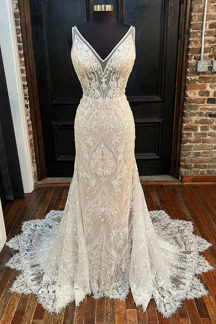 Lace V-Neck Backless Mermaid Long Wedding Dress
