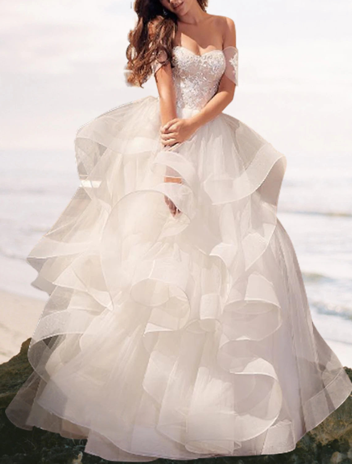 Beach Formal Wedding Dresses Ball Gown Sweetheart Strapless Court Train Lace Bridal Gowns With Appliques Solid Color