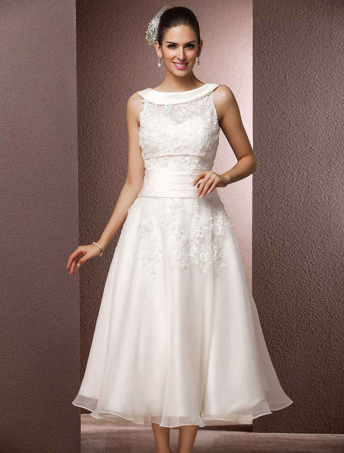 Hall Wedding Dresses A-Line Illusion Neck Sleeveless Tea Length Lace Bridal Gowns With Pearl Beading Summer Wedding Party