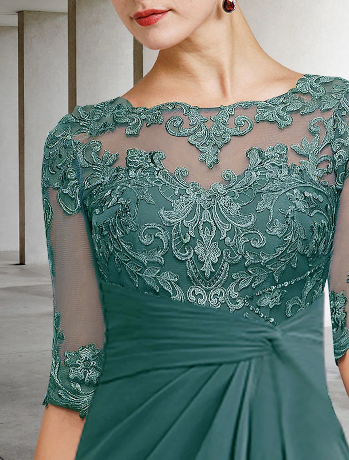 Sheath / Column Mother of the Bride Dress Wedding Guest Elegant Plus Size Jewel Neck Floor Length Chiffon Lace Short Sleeve with Appliques Side-Draped